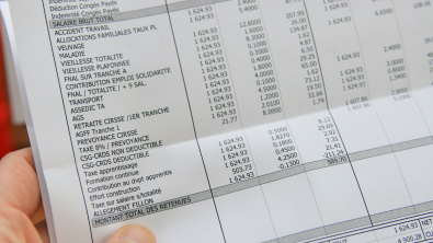 Illustration : En congés maladie depuis 15 ans, il poursuit son entreprise pour obtenir une augmentation salariale