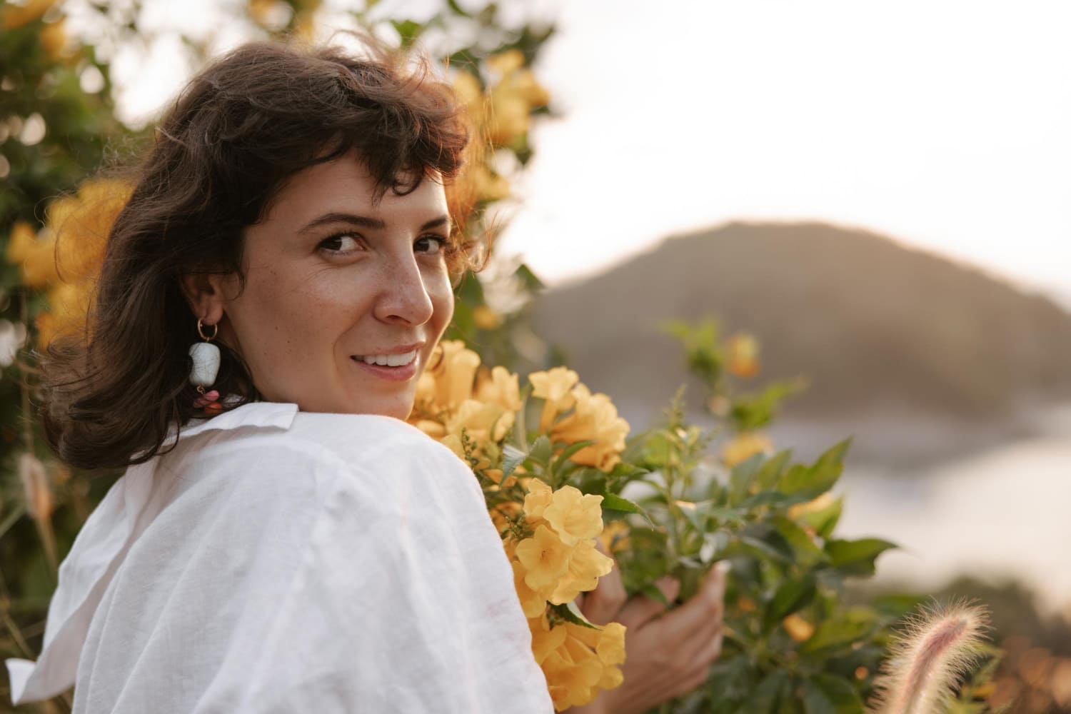 femme heureuse et bien dans sa peau